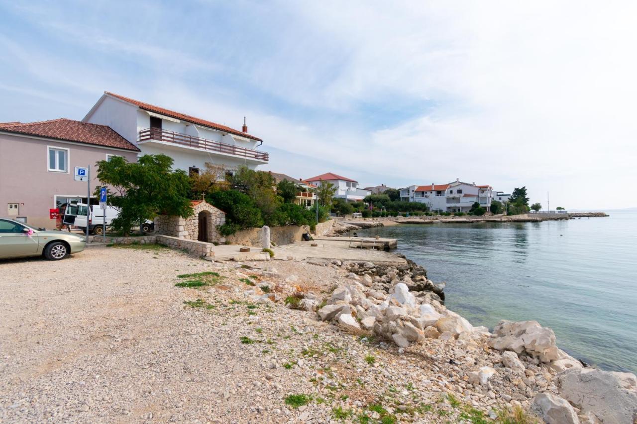 Apartments By The Sea Mandre, Pag - 4101 Kolan Exterior foto