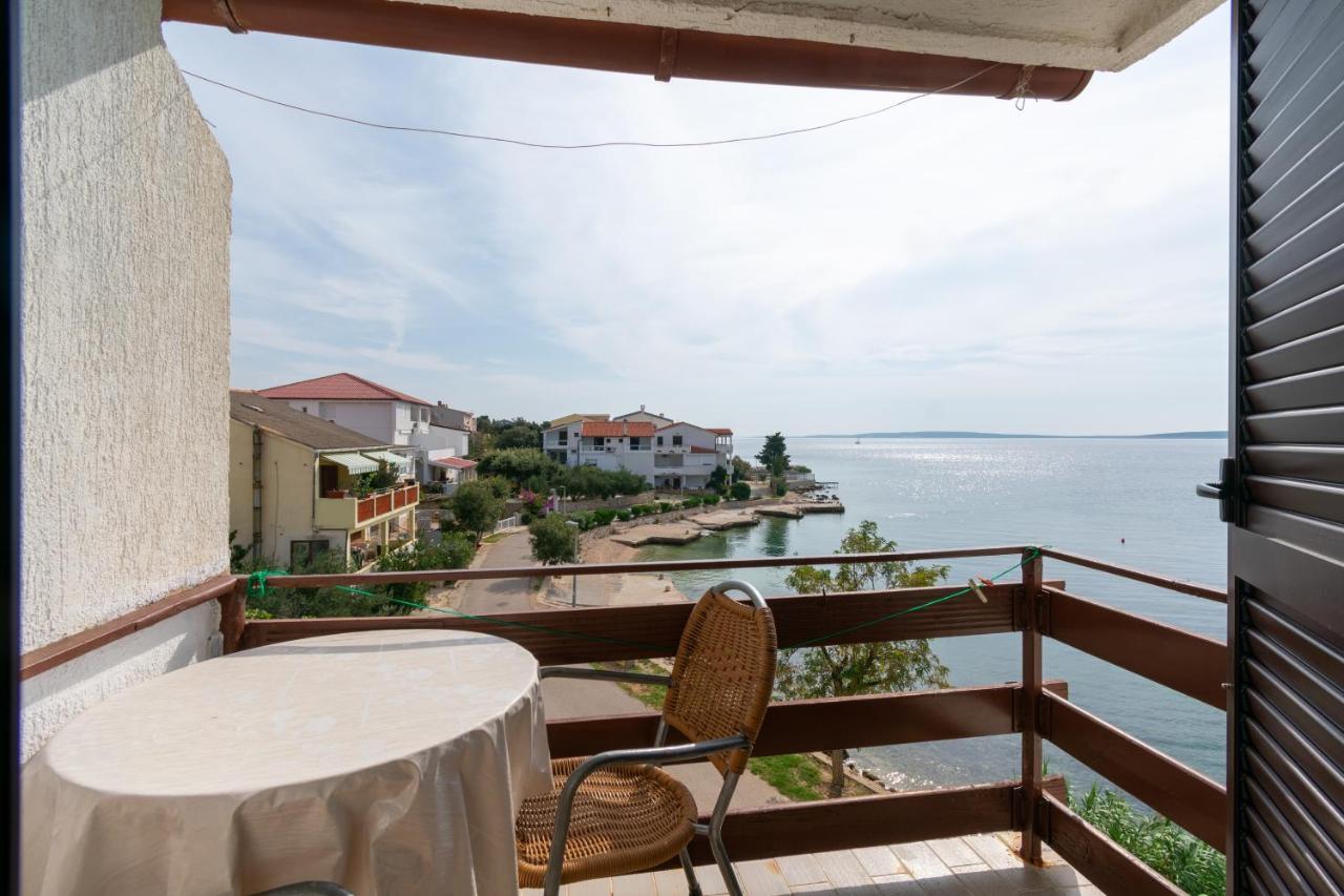 Apartments By The Sea Mandre, Pag - 4101 Kolan Exterior foto