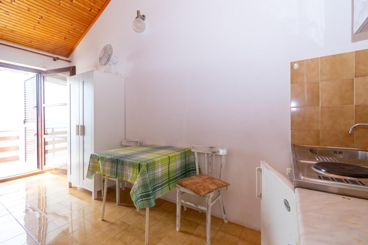 Apartments By The Sea Mandre, Pag - 4101 Kolan Exterior foto