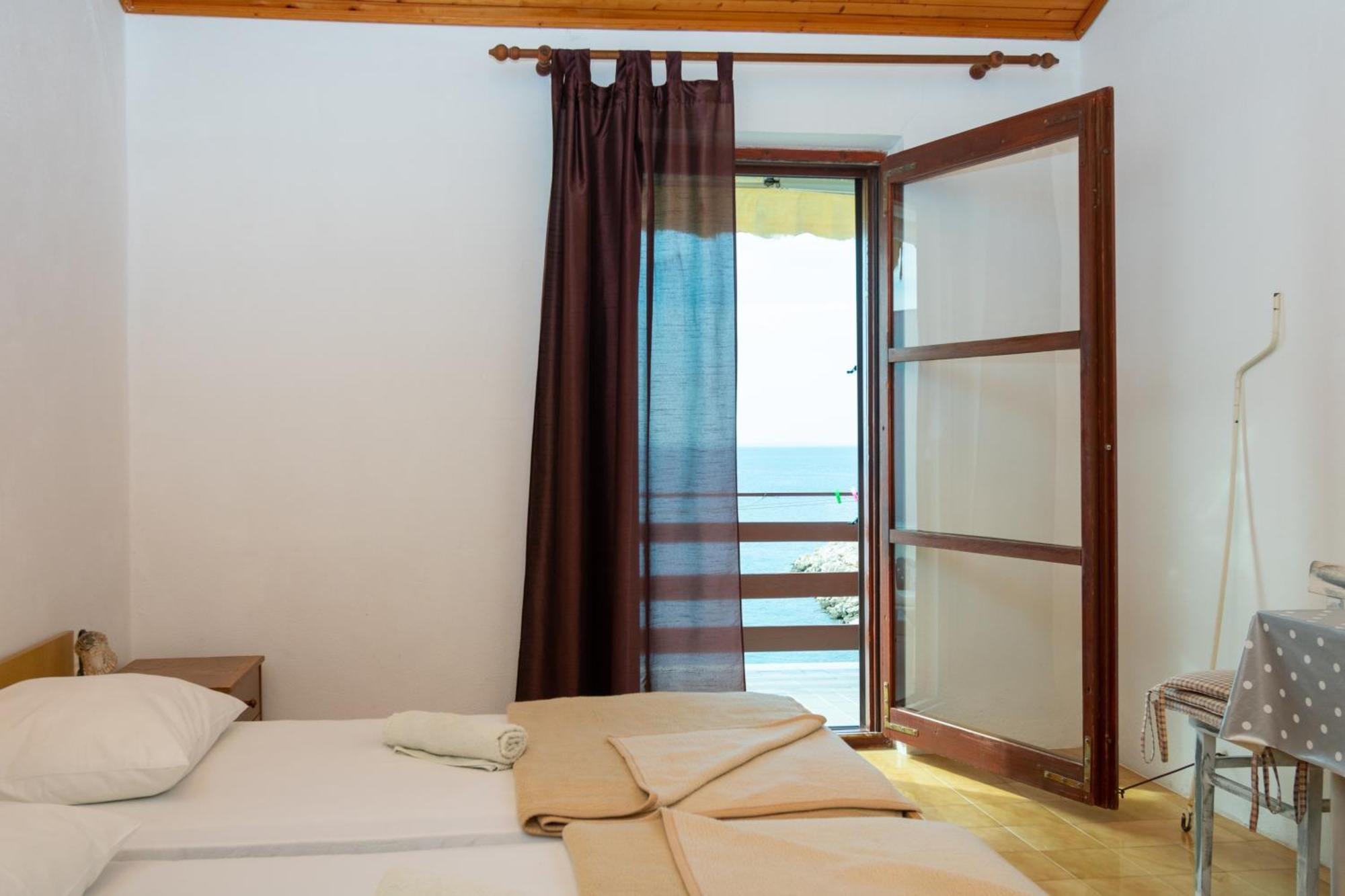 Apartments By The Sea Mandre, Pag - 4101 Kolan Zimmer foto