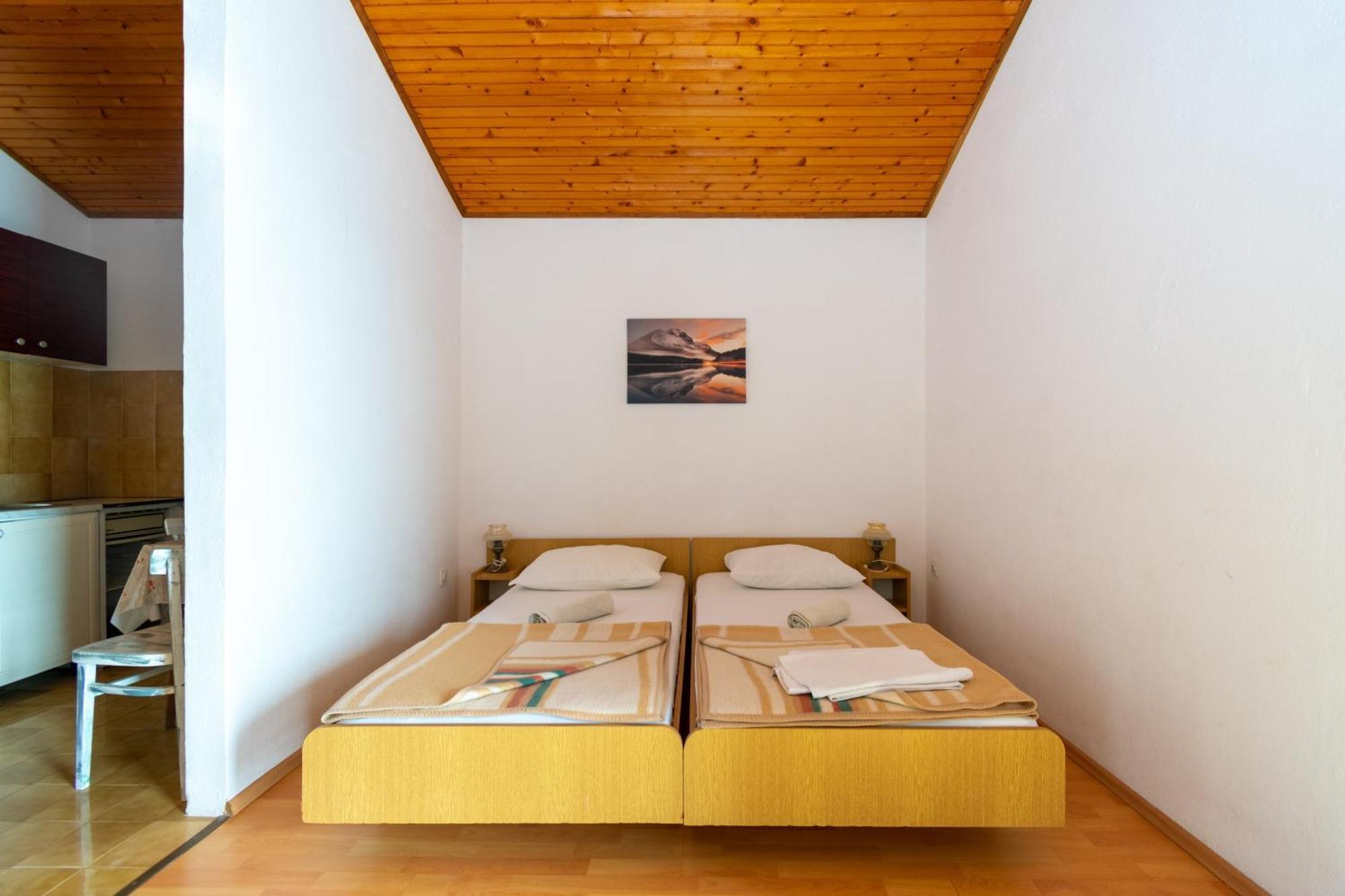 Apartments By The Sea Mandre, Pag - 4101 Kolan Zimmer foto